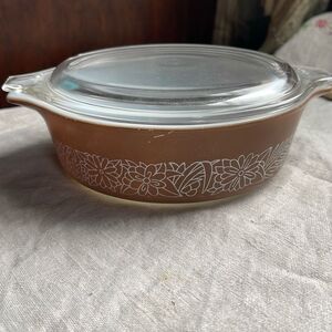 Vintage Pyrex 471-B woodland brown casserole dish with lid. Chipped lid!